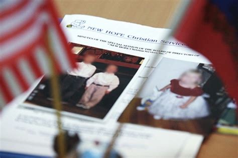 Estados Unidos Una pareja gay violó a su hijo adoptivo y filmó películas pornográficas con él