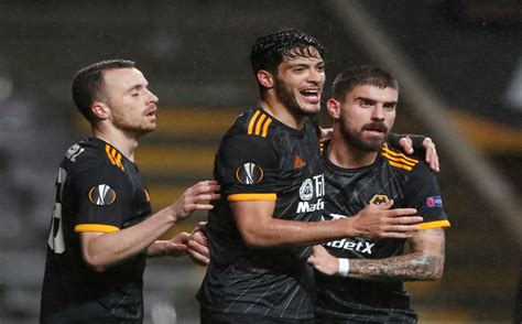 Raúl Jiménez anota gol en duelo entre el Braga y Wolverhampton VIDEO