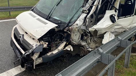 Tragiczny wypadek busa na autostradzie A1 Nie żyją dwie osoby