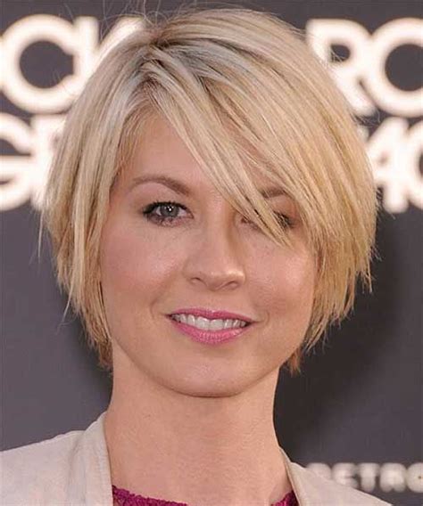 10 Layered Bob Haircuts For Round Faces | Bob-Hairstyle.Com | Short ...