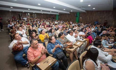 Entregan equipo de cómputo a supervisores de Educación Básica