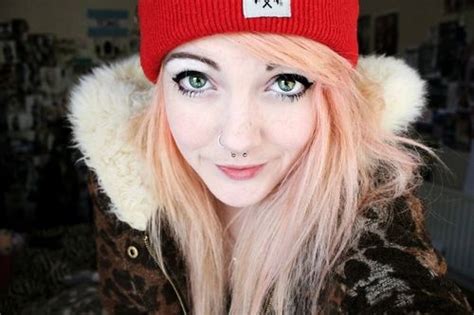 Sexy Blonde Scrolller