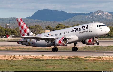 EC NQM Volotea Airlines Airbus A320 214 Photo By Juan Manuel Gibaja