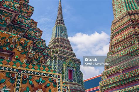 Struktur Kuil Wat Pho Di Bangkok Foto Stok Unduh Gambar Sekarang