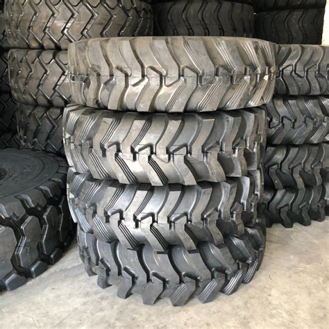 High Quality R4 Pattern Backhoe Loader Tyre 17 5L 24 Telehandler Tyre