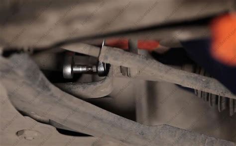 Замена стоек переднего стабилизатора Renault Scenic 3