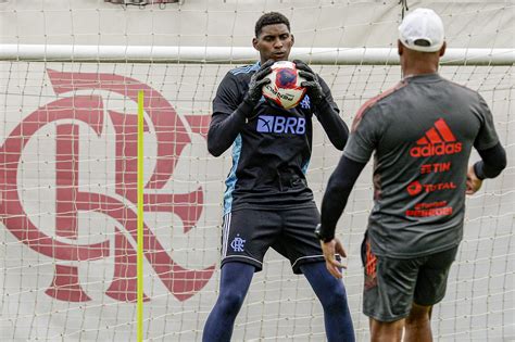 Veja como Hugo Souza do Flamengo está sendo trabalhado para entender