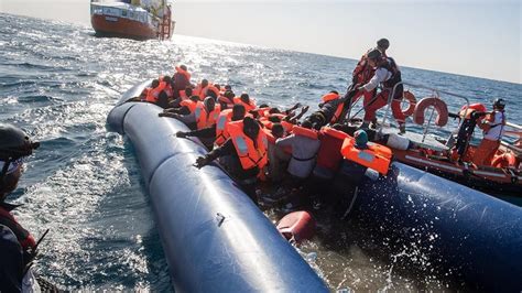 Migranti 800 Persone Salvate Nel Mediterraneo Recuperati Due Corpi