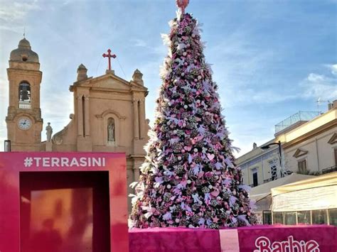 Terrasini Le Polemiche Sotto Lalbero Di Natale Solo Fumo