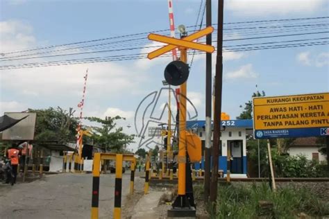 Pembangunan Palang Pintu Dan Pos Jaga Pada Perlintasan Sebidang Di