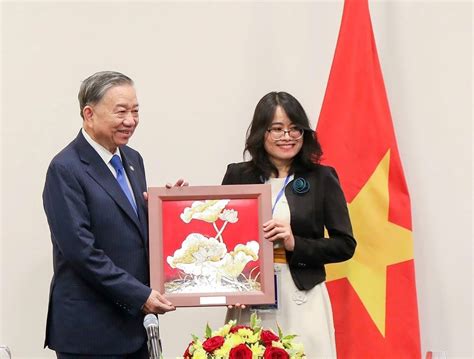 tong bi thu chu tich nuoc  lam gap  cong dong nguoi viet nam tai