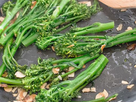 Tenderstem Broccoli With Garlic And Almond K33 Kitchen Delicious