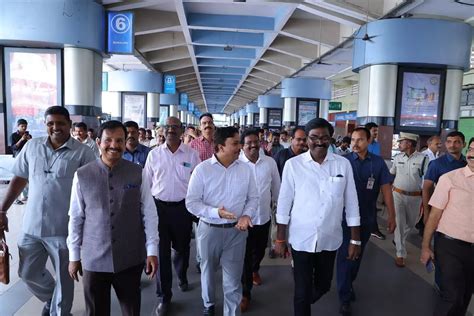 Transport Minister Visits Mgbs Tsrtc To Modernise Bus Stands In