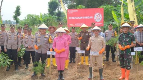 Sambut Hut Bhayangkara Ke Polres Subang Lakukan Penanaman Pohon Dan