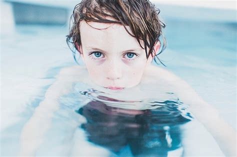 Foto A Figlio Nudo Cosa Rischiano I Genitori