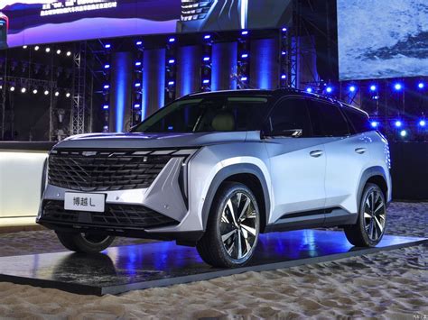 Geely Atlas 2023 года: рассекречен салон нового кроссовера