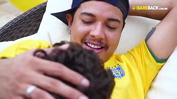 Macho pentelhudo comendo o cú do safado XVIDEOS