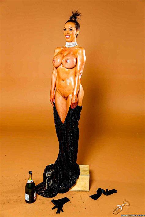Nikki Benz Break The Internet Porn Pic