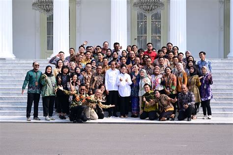 Kesan Mendalam Pegawai Istana Di Foto Perpisahan Presiden Jokowi