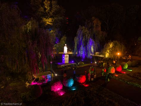 Miasto Wiat A Pokaz Iluminacji Nad Dachami