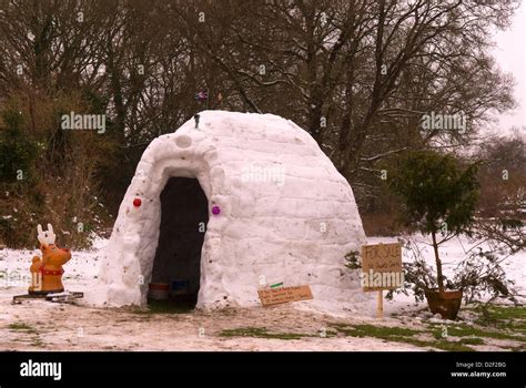 Zeichen Verkauf Haus Schnee Wohnhaus Stockfotos Und Bilder Kaufen Alamy