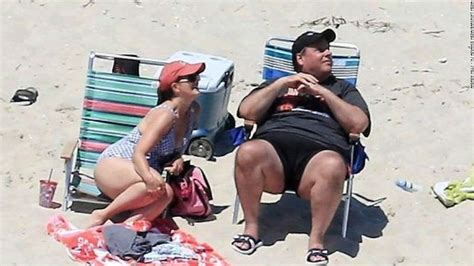 Chris Christie's beach outing becomes a cheeky meme - CNN