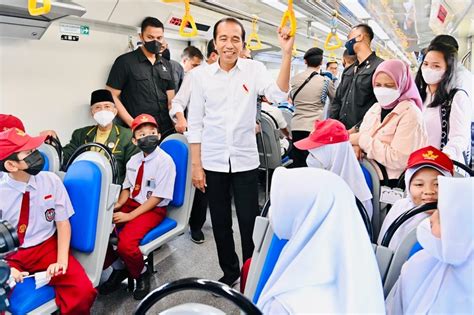 Ketika Jokowi Coba Kereta Api Pertama Di Pulau Sulawesi Okezone Nasional