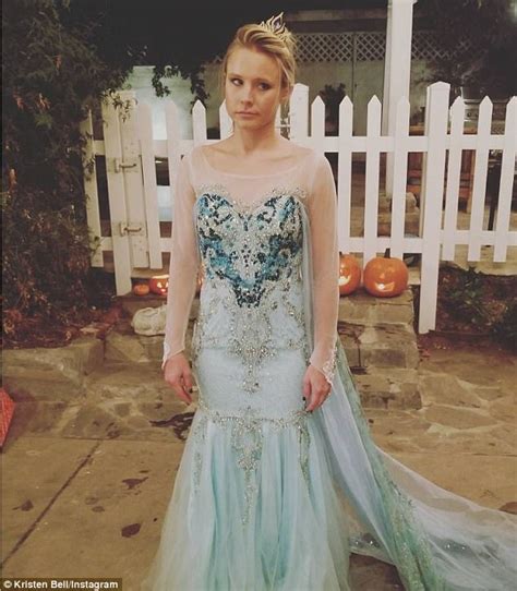 Kristen Bell Dresses As Elsa At Daughter S Insistence Daily Mail Online