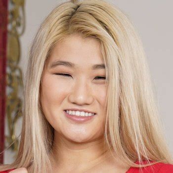 Hot Babe Sofia Su Having Sneaky Kitchen Sex Photos