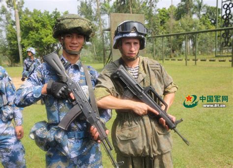 中俄海军陆战队员进行渡海登岛联训 组图 图片中国中国网