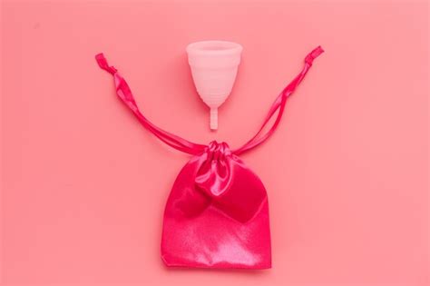 Copo Menstrual Rosa Na Cor De Fundo Produtos Femininos De Higiene