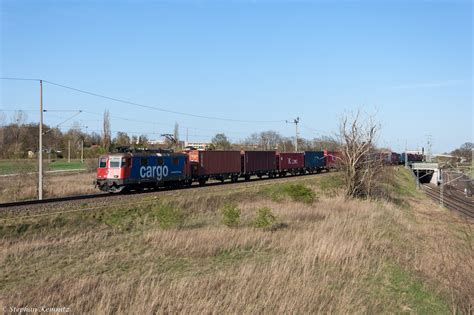 421 381 5 SBB Cargo für HSL Logistik GmbH mit einem Containerzug in