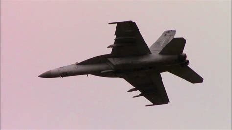 HARD HOT VFA 81 SUNLINERS F A 18E CARRIER BREAKS AIRSHOW LONDON 2023 SEPT8 23 YouTube