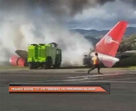 Pesawat Boeing 737 300 Terbabas 141 Penumpang Selamat Video Dailymotion