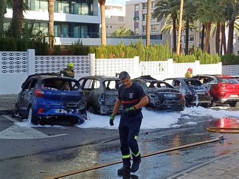 Un Incendio En Playa De San Juan Calcina Hasta Seis Veh Culos