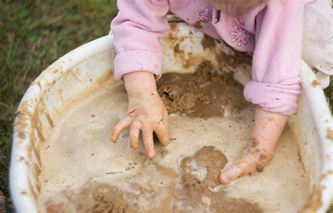 Warum Matschen wichtig für Entwicklung ist GRASHÜPFER Taunus