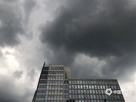 北京暴雨雷电大风冰雹四预警齐发 雨水倾盆而下 搜狐大视野 搜狐新闻