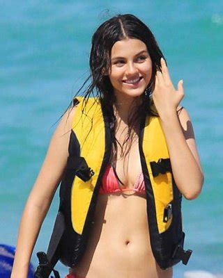 Victoria Justice Very Sexy And Hot Paparazzi Bikini Shots On Beach Porn Pictures XXX Photos