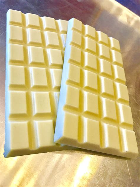 80g white chocolate bars. | White chocolate bar, Chocolate bar design ...