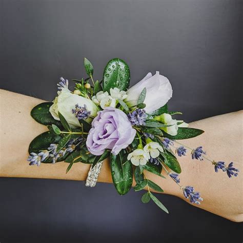 Modern Wrist Corsage Artofit