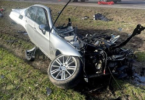 Bmw rozpadło się na kawałki Zginął 33 latek RMF 24