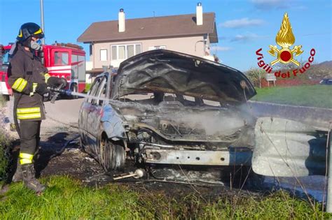 Foto Teora Paura Sulla Statale Auto In Transito Prende Fuoco