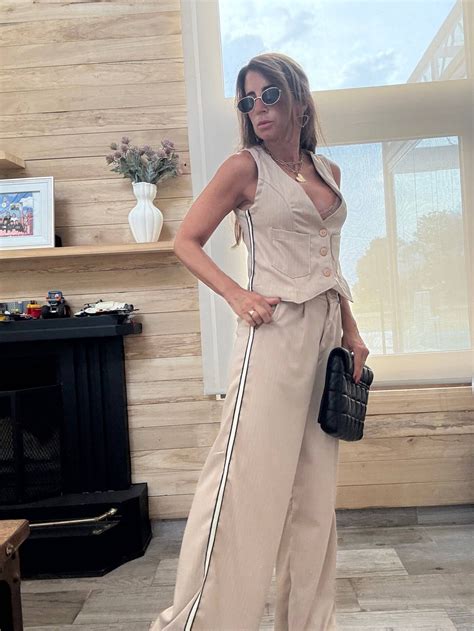 Pantalon Sastrero Ritta Charleston Nude Rayado Vivos Negros Y Crema Kowloon Outfit