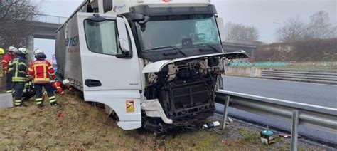 Pol Ki Kiel Unfall Auf Der A In H He Des Autobahnkreuzes