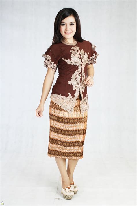 Tren model kebaya modern dan Trendy | kebaya modern