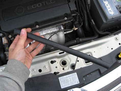 Уплотнитель капота Astra H Sedan — Opel Astra H, 1,6 л, 2008 года ...