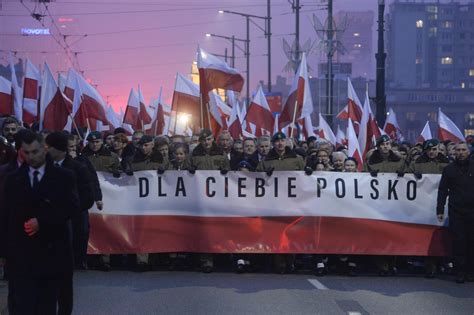 Marsz Niepodleg O Ci Obchody Wi Ta Listopada Ilu By O Uczestnik W