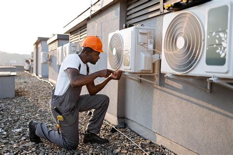 Premium Photo Qualified Builder Wearing Uniform Inspecting Air