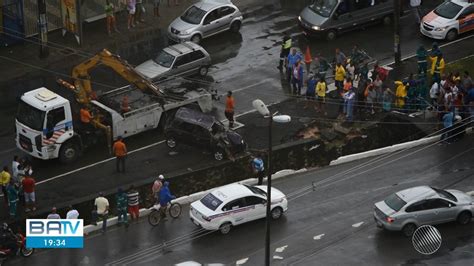 Motorista Perde Controle De Carro E Ve Culo Cai Em Vala Em Salvador