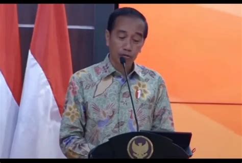 Presiden Jokowi Soroti Aksi Ibu Beri Bayi Bulan Kopi Sachet Sentil